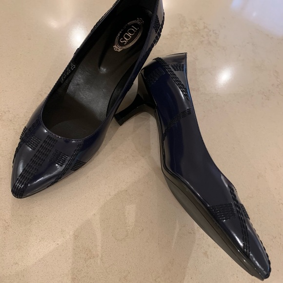 Tod’s Classic Patent Leather Heels - Picture 4 of 7